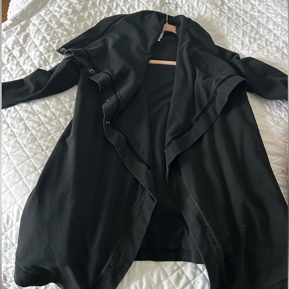 Lululemon Wrap Sweatshirt - size 4 black